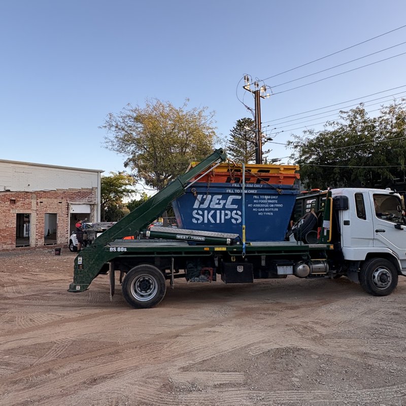 Timber and wood skip bin